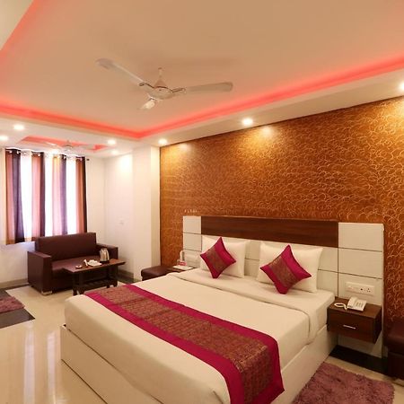 Hotel Classic Yeni Delhi Dış mekan fotoğraf