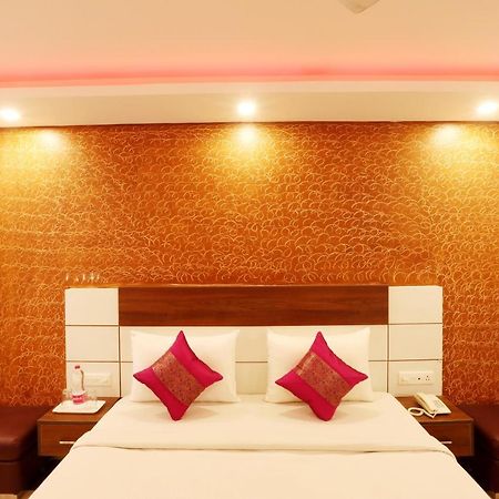 Hotel Classic Yeni Delhi Dış mekan fotoğraf