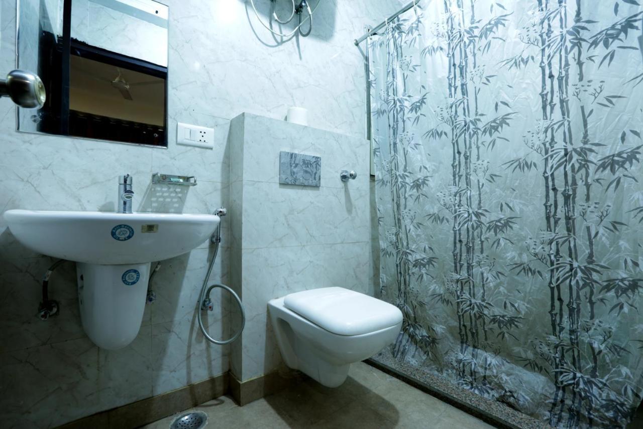 Hotel Classic Yeni Delhi Dış mekan fotoğraf