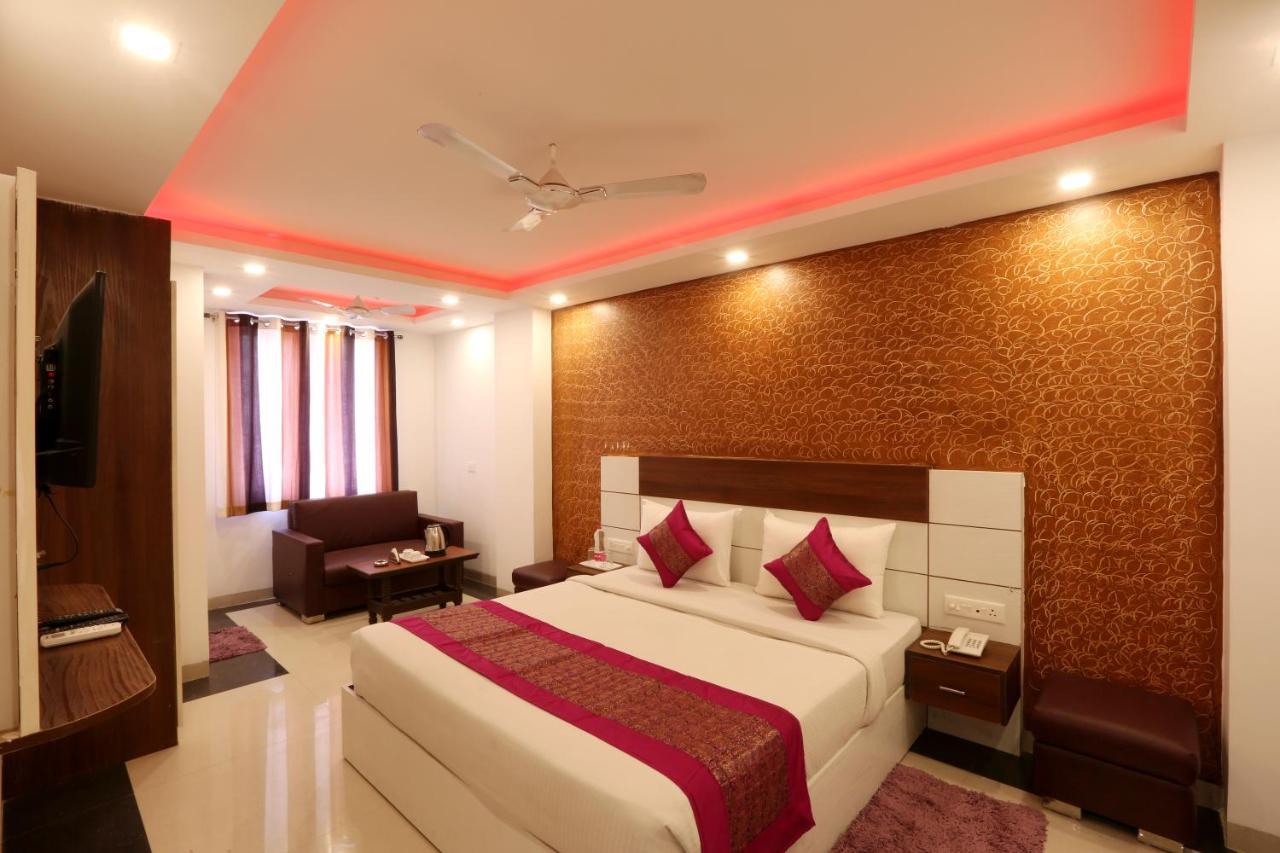 Hotel Classic Yeni Delhi Dış mekan fotoğraf