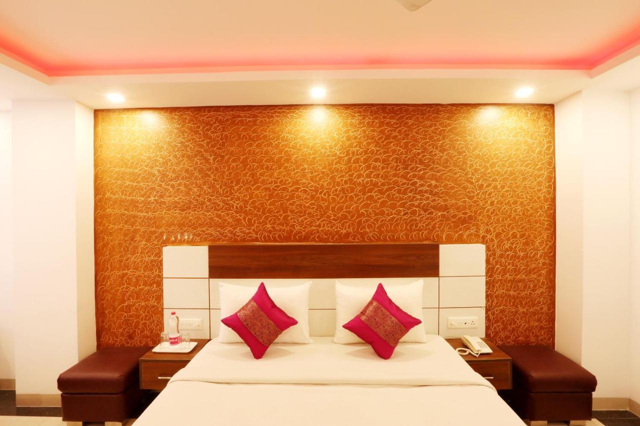 Hotel Classic Yeni Delhi Dış mekan fotoğraf