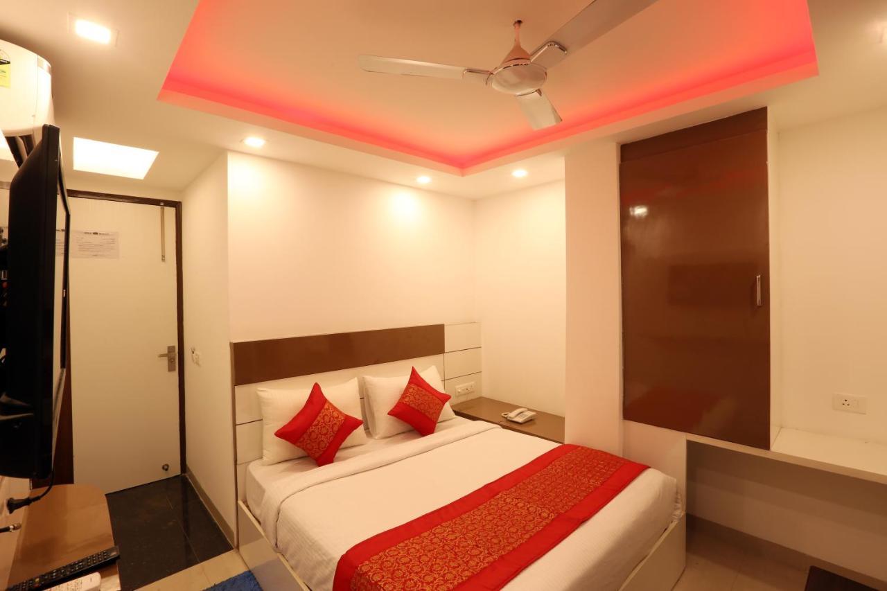 Hotel Classic Yeni Delhi Dış mekan fotoğraf