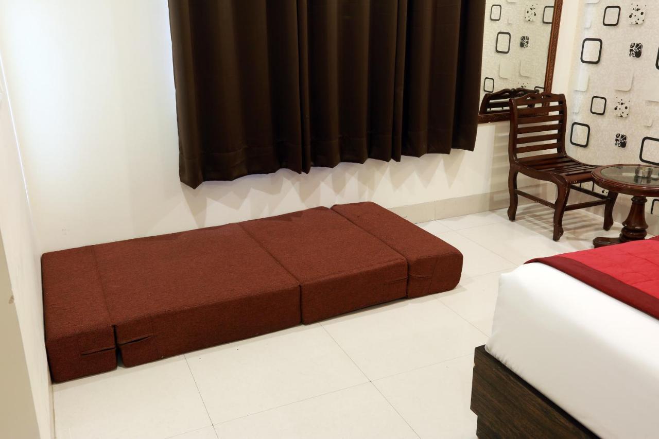Hotel Classic Yeni Delhi Dış mekan fotoğraf