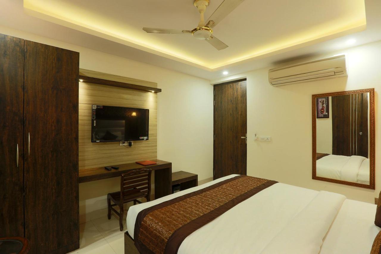 Hotel Classic Yeni Delhi Dış mekan fotoğraf