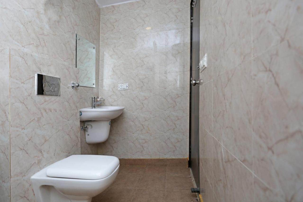 Hotel Classic Yeni Delhi Dış mekan fotoğraf